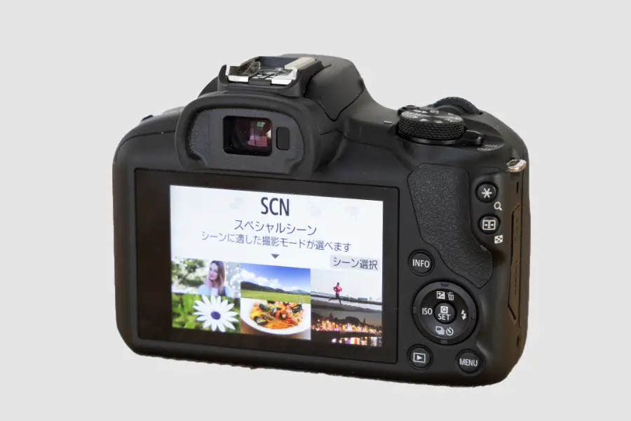 Canon EOS R100 Reseña: Rendimiento Ideal para Principiantes_01