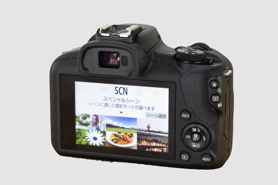 Canon EOS R100 Reseña: Rendimiento Ideal para Principiantes_01