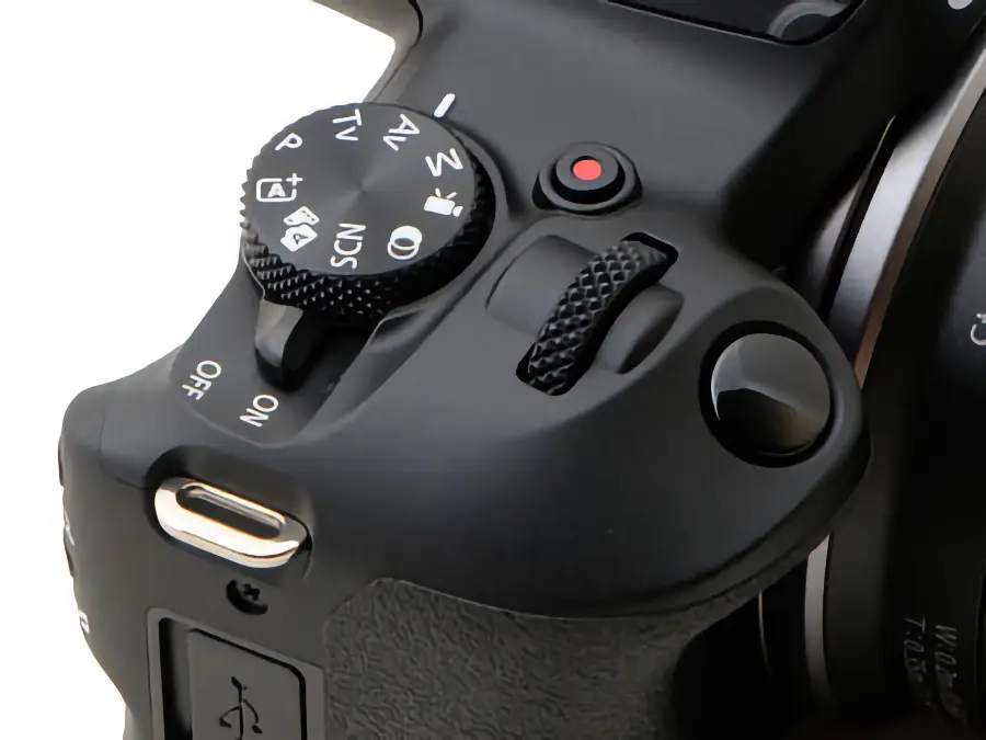 Canon EOS R100 Reseña: Rendimiento Ideal para Principiantes_01